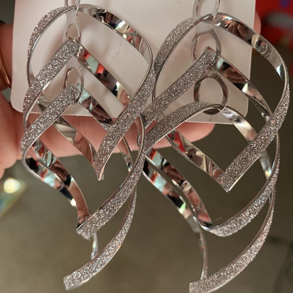 4/$20 NIP Silver Rhombus Swirl Drop Earrings - Picture 2 of 3